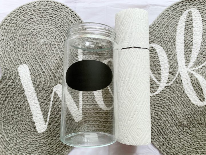 paper towels, white vinegar and water for homemade dog wipes