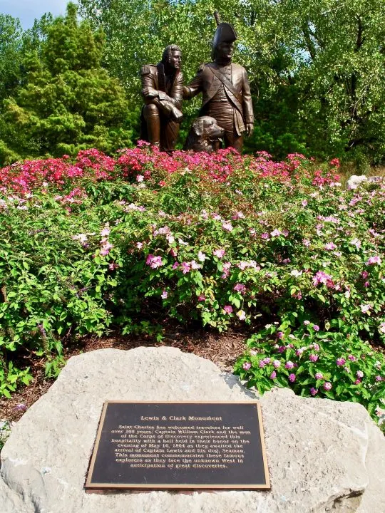 St. Charles, Missouri, USA: Lewis and Clark and Seaman statue in Frontier Park 